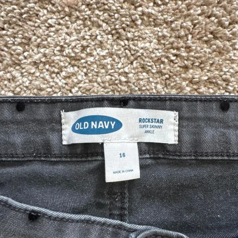 Old Navy step out